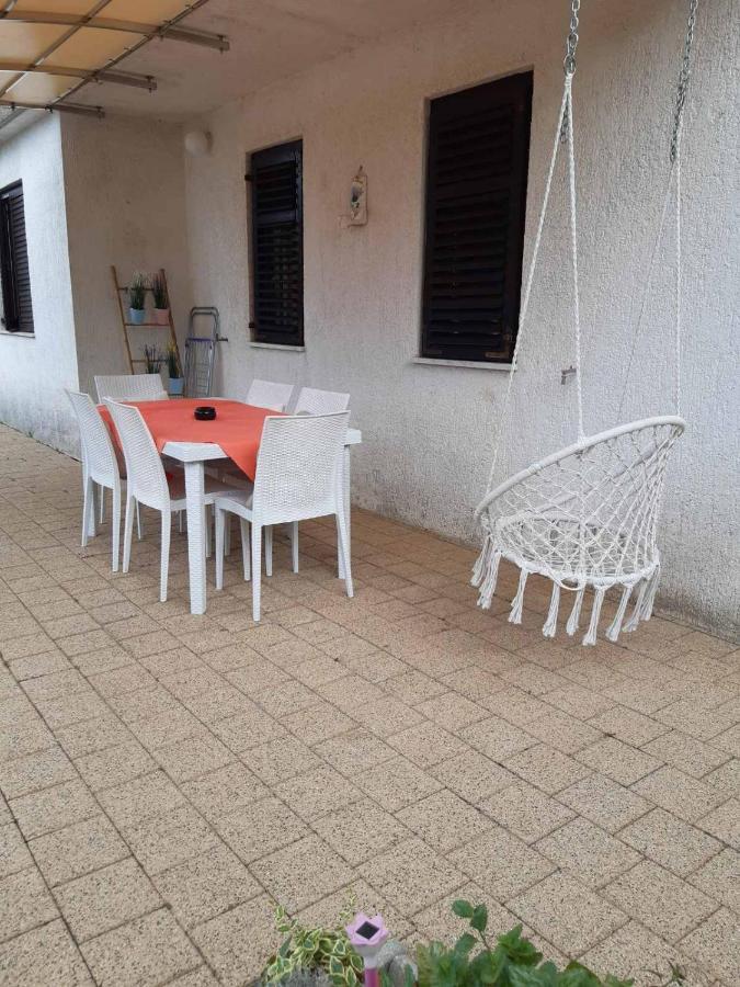 Apartment Margareta By El-Pi Tours Njivice Exterior foto