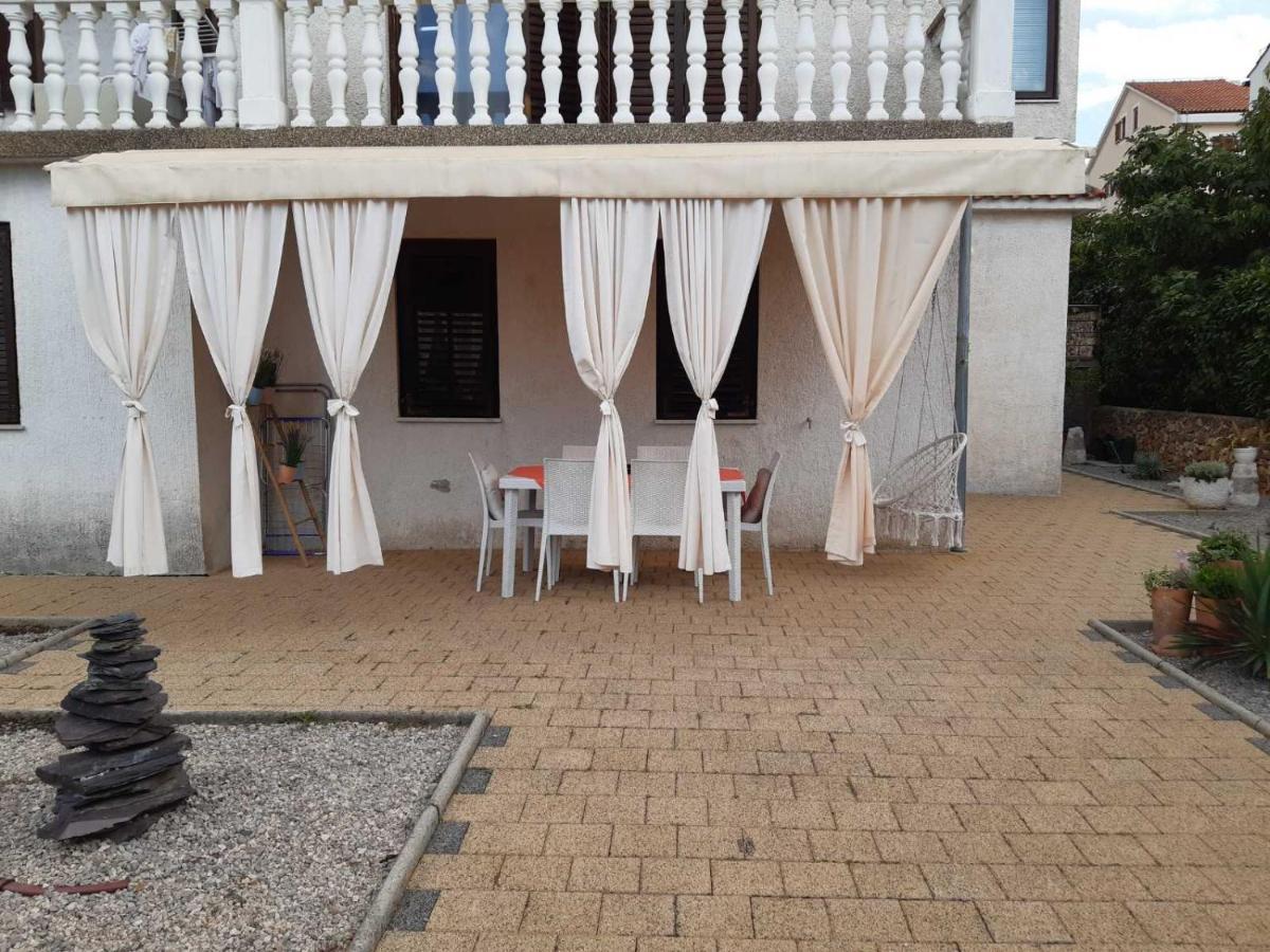 Apartment Margareta By El-Pi Tours Njivice Exterior foto