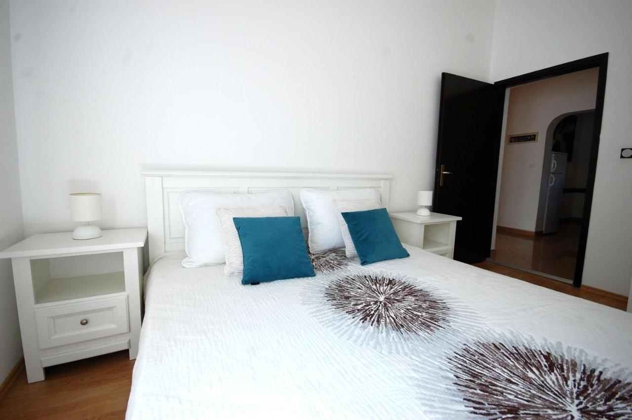 Apartment Margareta By El-Pi Tours Njivice Exterior foto