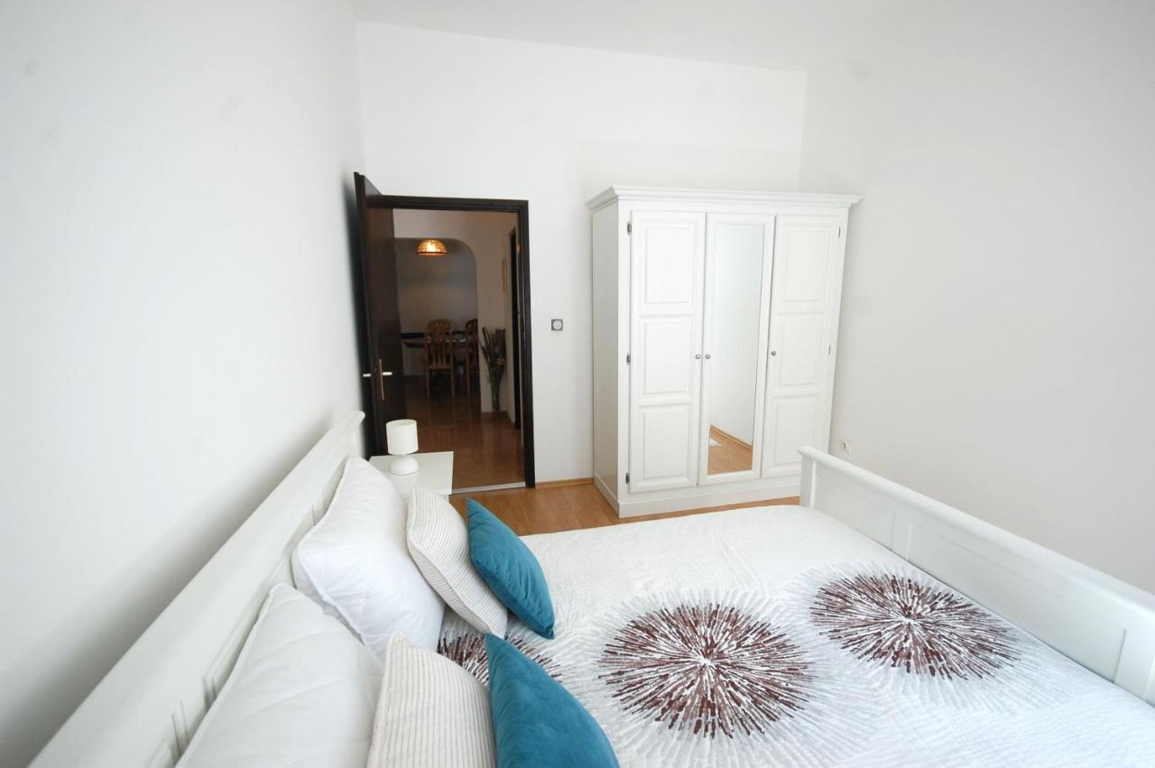 Apartment Margareta By El-Pi Tours Njivice Exterior foto